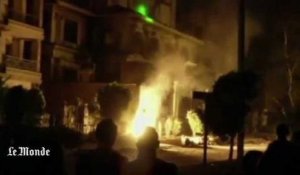 Les manifestants attaquent le siège des Frères musulmans au Caire