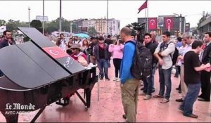 Un pianiste allemand investit la place Taksim pour apaiser les tensions