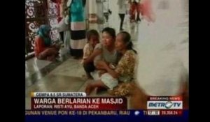A Banda Aceh, les habitants se ruent dans les mosquées pour prier