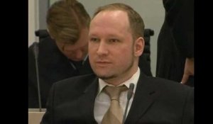 Anders Behring Breivik fait son salut d'extrême droite