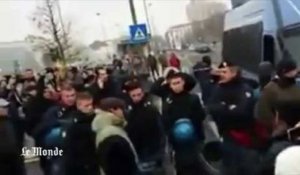 Italie : des policiers enlèvent leur casque en solidarité avec les manifestants