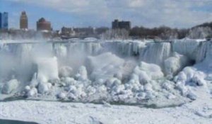 Le vortex polaire gèle les chutes du Niagara
