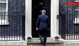 Cameron quitte son poste de Premier ministre en chantant