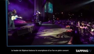 Le leader de Slipknot balance le smartphone d'un fan en plein concert (Vidéo)