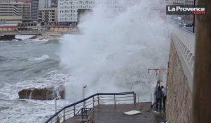 Vents violents : des vagues impressionnantes sur le littoral marseillais