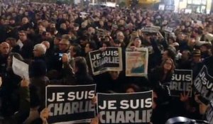 Attentat contre Charlie Hebdo : 1000 personnes à Avignon chantent La Marseillaise