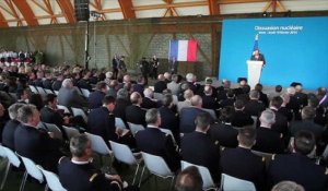 Hollande en visite à la base aérienne d'Istres
