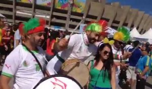 Des supporters algériens déguisés pour Belgique-Algérie