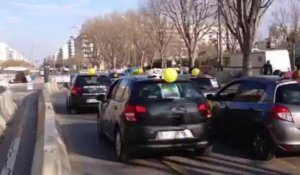 Marseille : manifestation des moniteurs d'autos et motos école