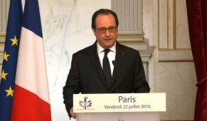 Hollande: Bernard Cazeneuve "a toute ma confiance"