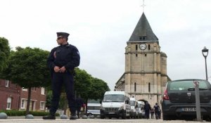 St-Etienne-du-Rouvray: l'église fermée au lendemain de l'attaque