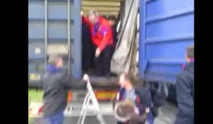 Arrivée des supporters du FC Liège en camion à Blegny