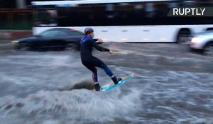 Du wakeboard dans les rues de Moscou !