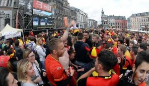Mons: les supporters Belges exultent après la victoire face à l'Irlande