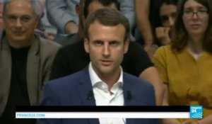 France : premier meeting politique pour Macron, "en marche" pour 2017 et "la victoire"