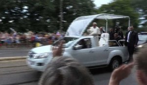 JMJ: la jeune foule ravie d'avoir aperçu le pape François