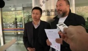 Ai Weiwei commence à payer