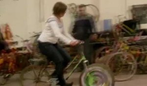Aurélie Bouchat teste les vélos Blandina's du carnaval d'Amay