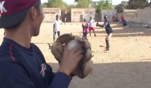 Des Japonais font découvrir le base-ball aux Sénégalais