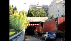 Un camion bloque le tunnel Vieux-Port  et paralyse Marseille