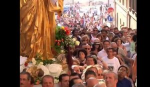 Procession à la Vierge dorée au Panier