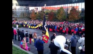 Commémoration du 11 novembre - 500 enfants des écoles communales de Mouscron chantent la Brabançonne
