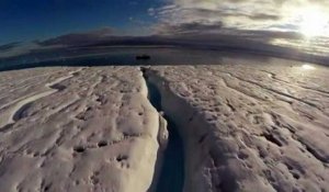 Images époustouflantes d'un drône qui filme la fonte des glaciers dans le Grand Nord