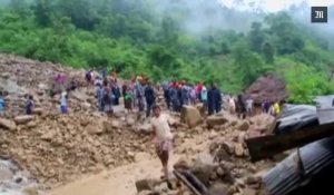 Graves inondations au Népal et au Tibet