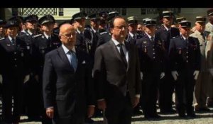 Attentat: Hollande présent à la minute de silence à Beauvau