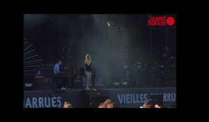 Charrues 2016. Louane chante Imagine en hommage aux victimes de Nice