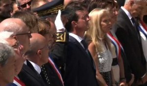 Nice: minute de silence avec Valls sur la promenade des Anglais