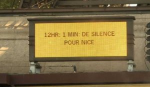 Attentat de Nice: minute de silence sous la Tour Eiffel