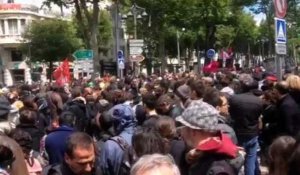 1er mai : face-à-face entre manifestants et forces de l'ordre devant le commissariat de Noailles à Marseille