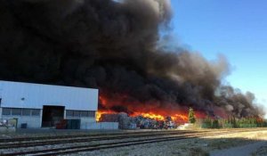 Arles : violent incendie à l'usine Delta Recyclage