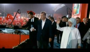 En Turquie, Erdogan soutenu par des centaines de milliers de personnes