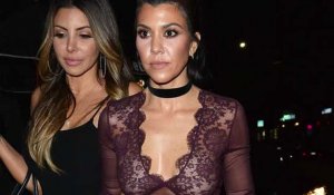 Kourtney Kardashian sans soutien-gorge dans un club à Hollywood
