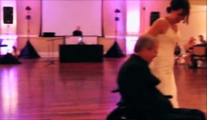 Emotion : Paralysé, il danse pour le mariage de sa fille