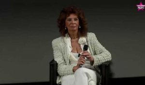 Sofia Loren émue aux larmes à Cannes