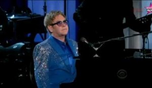 Emmy Awards: Elton John rend hommage à Libérace