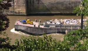 Paris-2024: Hidalgo promet des bains dans la Seine en cas de JO