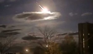 Un boule de lumière s'apparentant à une météorite fend le ciel américain