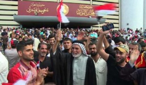 Des milliers de manifestants envahissent le Parlement à Bagdad