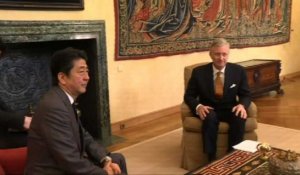 Le Premier ministre japonais reçu par le roi des Belges
