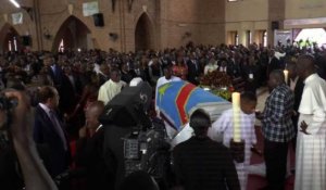 Kinshasa: arrivée du cercueil de Papa Wemba à la cathédrale