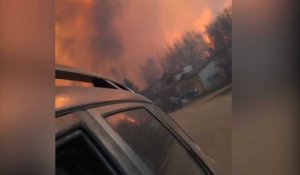 Les images impressionnantes de l'énorme incendie qui ravage une ville canadienne