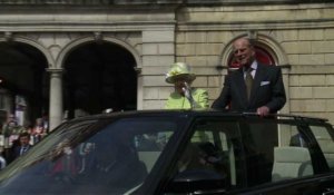 La reine Elizabeth prend un bain de foule pour ses 90 ans