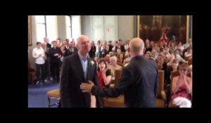 Le premier mariage gay célébré à la mairie