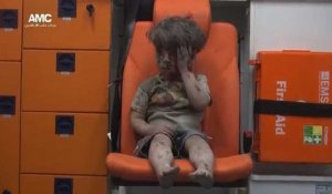 Syrie: un enfant rescapé d'un raid sur Alep enflamme la toile