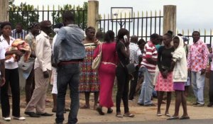 Gabon: des proches en colère devant le palais de justice