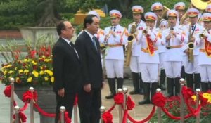 Hollande au Vietnam pour une visite à dominante économique